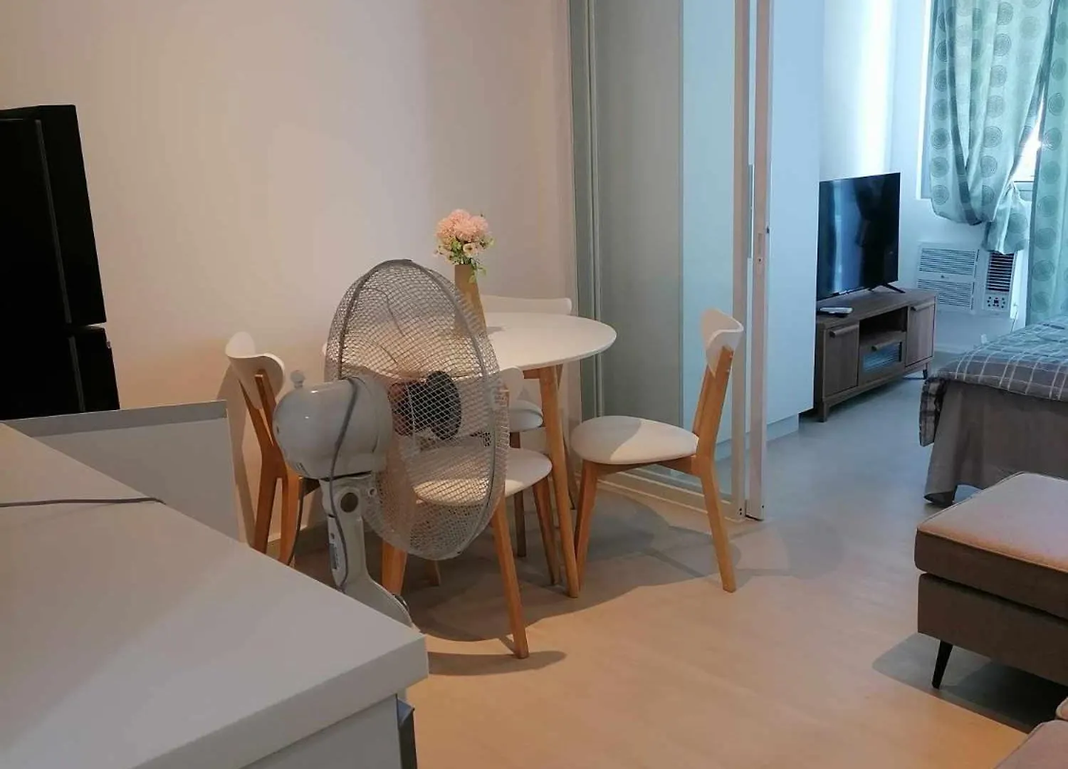 Premium 1Bedroom Condo Unit Near Airport, Moa, Casinos, Sm Bicutan contacts